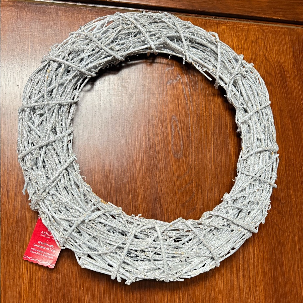 Ashland White Glitter Grapevine
Holliday Wreath 18”